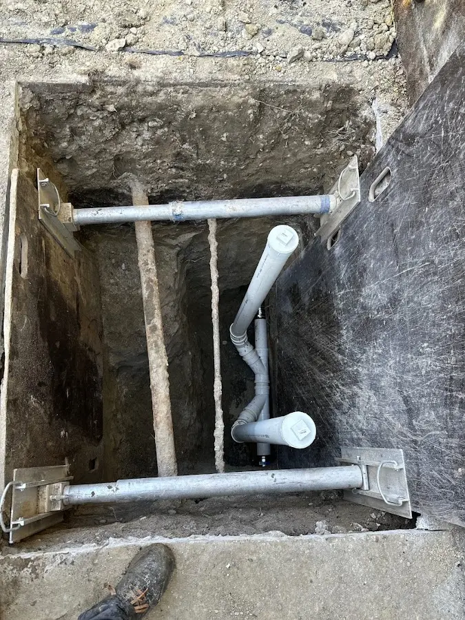 Experienced plumber completing Drain Cleaning work in Salem